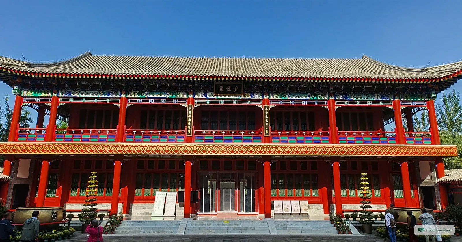 A two-storey hall in the northern style with red columns and green and blue painted beams in a courtyard of the Museum of Chinese Gardens